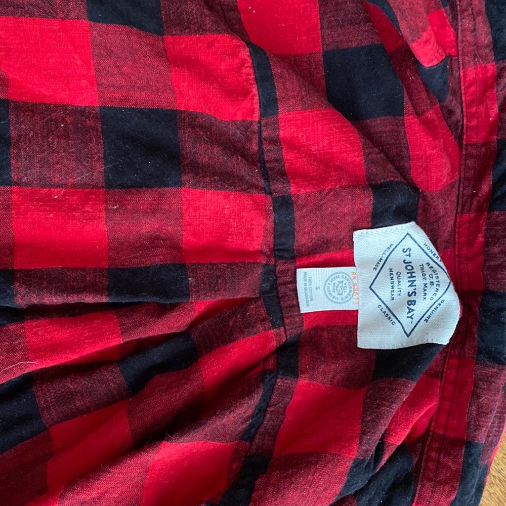 Womens size small plaid shirt. Never worn